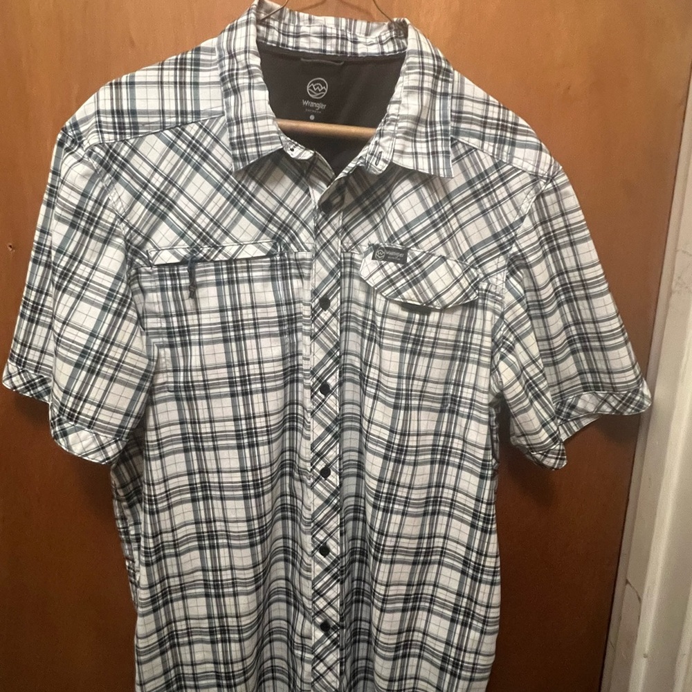 Wrangler White and Blue Checkered Casual Shirt